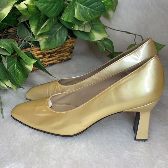 STUART WEITZMAN Gold Leather Square Toe Pump Heels - Picture 4 of 11